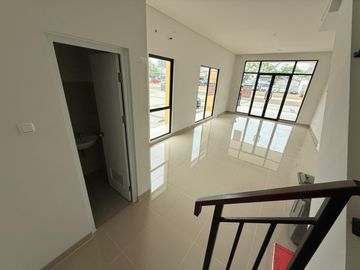 (STP) Di Jual / Disewakan Ruko iL Lago Grande Hadap Jalan