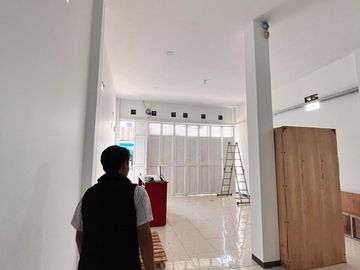 Rumah Kost Dan Minimarket Dekat Jalan Raya Nasional