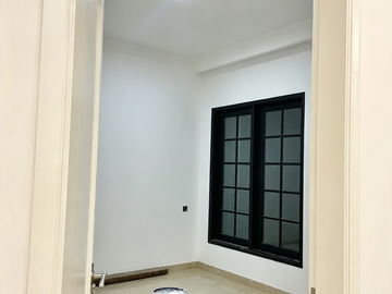 RUMAH 2 LANTAI STRATEGIS 7 KAMAR DI BIDARA CINA JATINEGARA
