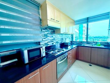 FOR SALE | 8 FORBES TOWN ROAD | BGC