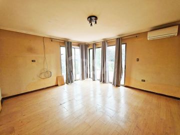 HERMOSA CASA CON TERRENO DE 5.600 MTS.2, ENTORNO NATURAL Y TRANQUILO