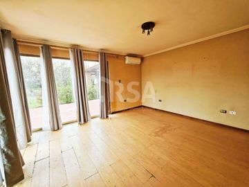 HERMOSA CASA CON TERRENO DE 5.600 MTS.2, ENTORNO NATURAL Y TRANQUILO