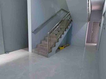 Rumah Mewah Baru 3 LT Tengah Kota Solo