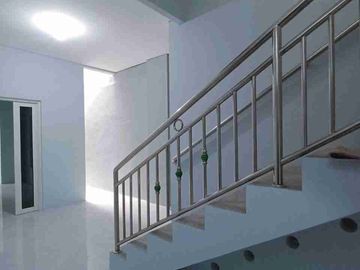 Rumah Mewah Baru 3 LT Tengah Kota Solo