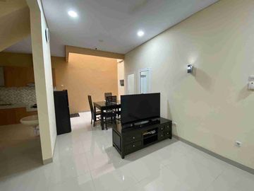 Disewakan Rumah Besar 2 Lantai Semi - Furnished Di Caman, Jatibening. Kota Bekasi