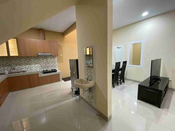 Disewakan Rumah Besar 2 Lantai Semi - Furnished Di Caman, Jatibening. Kota Bekasi