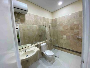 Disewakan Rumah Besar 2 Lantai Semi - Furnished Di Caman, Jatibening. Kota Bekasi