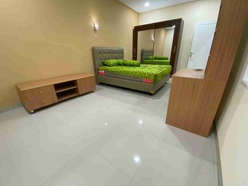 Disewakan Rumah Besar 2 Lantai Semi - Furnished Di Caman, Jatibening. Kota Bekasi