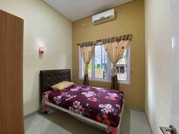Disewakan Rumah Besar 2 Lantai Semi - Furnished Di Caman, Jatibening. Kota Bekasi