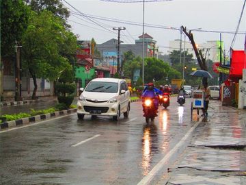 DISEWAKAN RUKO BAGUS MURAH 3.5 LANTAI DEKAT JL MARGONDA DEPOK (DUMET SCHOOL)