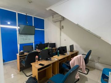 DISEWAKAN RUKO BAGUS MURAH 3.5 LANTAI DEKAT JL MARGONDA DEPOK (DUMET SCHOOL)