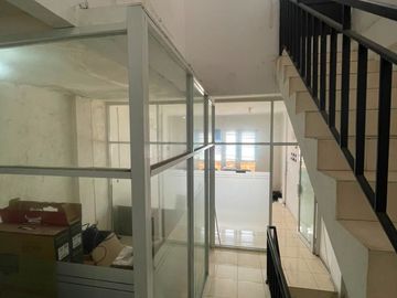 DISEWAKAN RUKO BAGUS MURAH 3.5 LANTAI DEKAT JL MARGONDA DEPOK (DUMET SCHOOL)