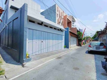 Rumah Mewah Baru 3lt di Tengah Kota Solo