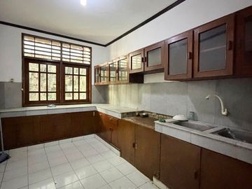 RUMAH SIAP HUNI DI BENDI TANAH KUSIR KEBAYORAN LAMA JAKSEL DIJJUAL
