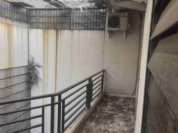 Dijual murah rumah tua di Janur Indah Kelapa Gading Jakarta Utara