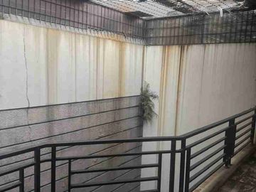 Dijual murah rumah tua di Janur Indah Kelapa Gading Jakarta Utara