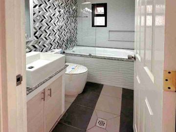 6 bedroom House and Lot for Sale in Baguio City (Richview Square) Fully Furnished w/ 3 car port