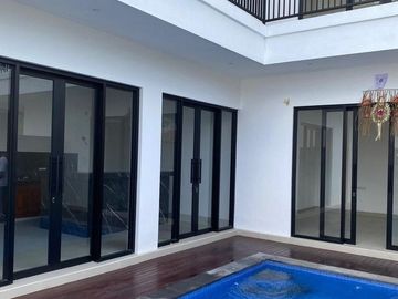 Villa 2 Lantai Semi Furnished Disewakan, di Seminyak
