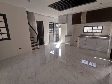 For Sale 2 Storey House & Lot in Tres Marias Village Deparo, North Caloocan. KSA