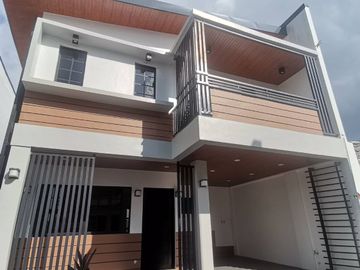 For Sale 2 Storey House & Lot in Tres Marias Village Deparo, North Caloocan. KSA