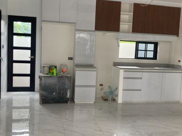 For Sale 2 Storey House & Lot in Tres Marias Village Deparo, North Caloocan. KSA