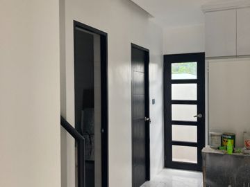 For Sale 2 Storey House & Lot in Tres Marias Village Deparo, North Caloocan. KSA