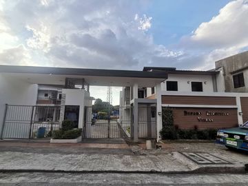 For Sale 2 Storey House & Lot in Tres Marias Village Deparo, North Caloocan. KSA