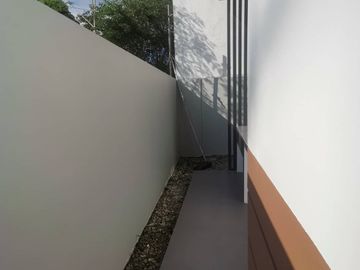 For Sale 2 Storey House & Lot in Tres Marias Village Deparo, North Caloocan. KSA