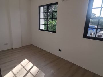 For Sale 2 Storey House & Lot in Tres Marias Village Deparo, North Caloocan. KSA