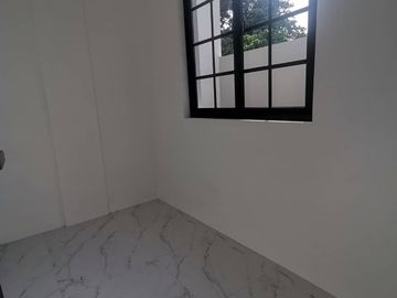 For Sale 2 Storey House & Lot in Tres Marias Village Deparo, North Caloocan. KSA