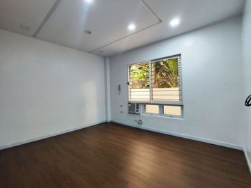 For Sale 2 Storey Modern Townhouse in Greenheights Subd San Bartolome Nova, Q.C KSA