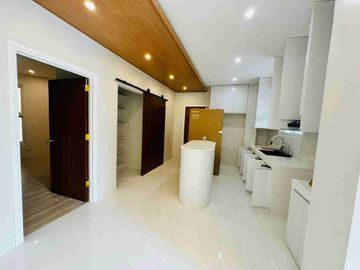 5 Bedroom House and Lot for Sale in Baguio City ( Richview Square ) Corner Unit w/ Solar Power System & 2 Carport