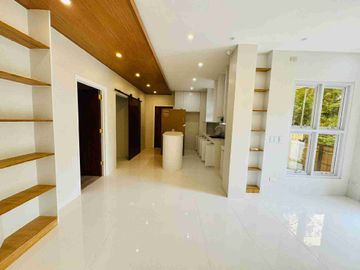 5 Bedroom House and Lot for Sale in Baguio City ( Richview Square ) Corner Unit w/ Solar Power System & 2 Carport