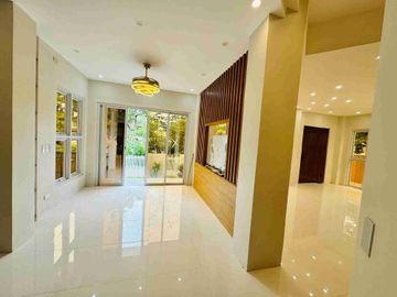 5 Bedroom House and Lot for Sale in Baguio City ( Richview Square ) Corner Unit w/ Solar Power System & 2 Carport
