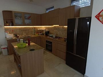 Villa Eksklusif 4 Kamar Tidur Dijual di Kerobokan Kelod Area