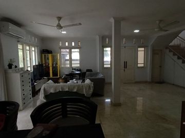 Villa Eksklusif 4 Kamar Tidur Dijual di Kerobokan Kelod Area