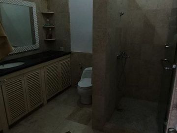 Villa Eksklusif 4 Kamar Tidur Dijual di Kerobokan Kelod Area