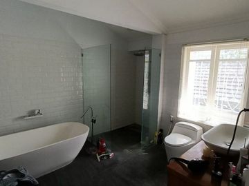 Villa Eksklusif 4 Kamar Tidur Dijual di Kerobokan Kelod Area