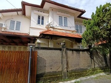 Villa Eksklusif 4 Kamar Tidur Dijual di Kerobokan Kelod Area