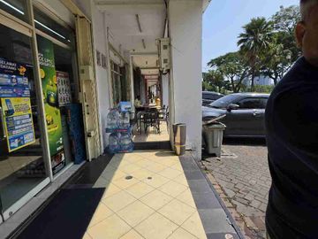 Disewakan Cepat Ruko Fluorite Posisi Hoek Gandeng 3 Lantai di Gading Serpong