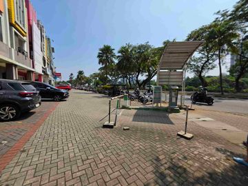 Disewakan Cepat Ruko Fluorite Posisi Hoek Gandeng 3 Lantai di Gading Serpong