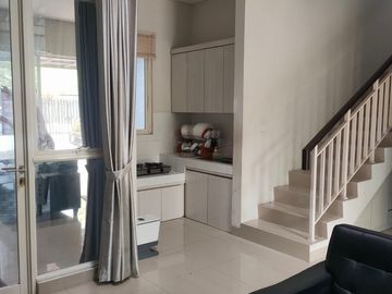 Disewakan rumah murah full furnished 2 lantai di Cluster South Mississippi Jakarta Garden City Jakarta Timur siap huni minimalis modern