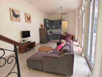 DISEWAKAN RUMAH FULL FURNISHED ALICANTE GADING SERPONG TANGERANG