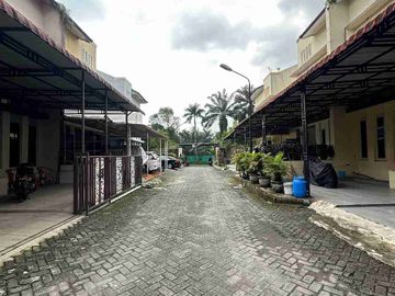 RUMAH DUA LANTAI LOKASI STRATEGIS MEDAN JOHOR DALAM KOMPLEK