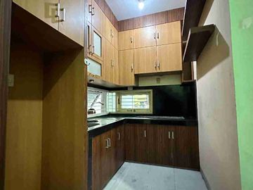 RUMAH DUA LANTAI LOKASI STRATEGIS MEDAN JOHOR DALAM KOMPLEK