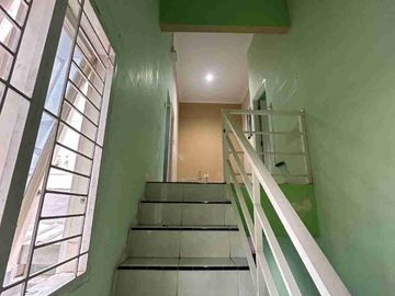 RUMAH DUA LANTAI LOKASI STRATEGIS MEDAN JOHOR DALAM KOMPLEK