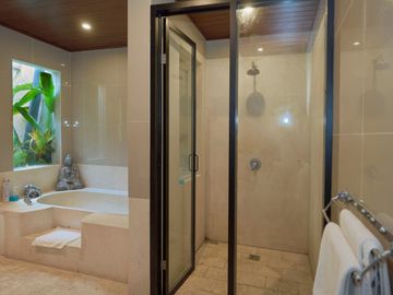 VILLA STYLE MODERN SI UMALAS KEROBOKAN DEKAT PANTAI BATU BELIG
