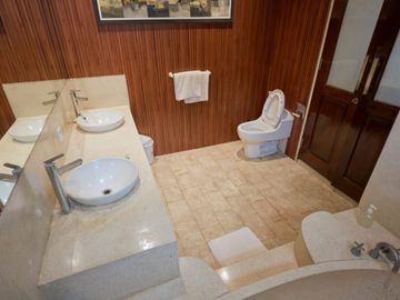 VILLA STYLE MODERN SI UMALAS KEROBOKAN DEKAT PANTAI BATU BELIG