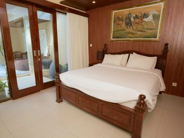 VILLA STYLE MODERN SI UMALAS KEROBOKAN DEKAT PANTAI BATU BELIG