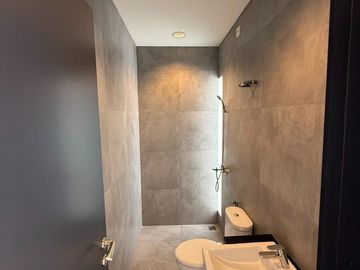Dijual Rumah 3 Lantai Hook di Cluster Maison De Wisteria Metland Menteng (028)